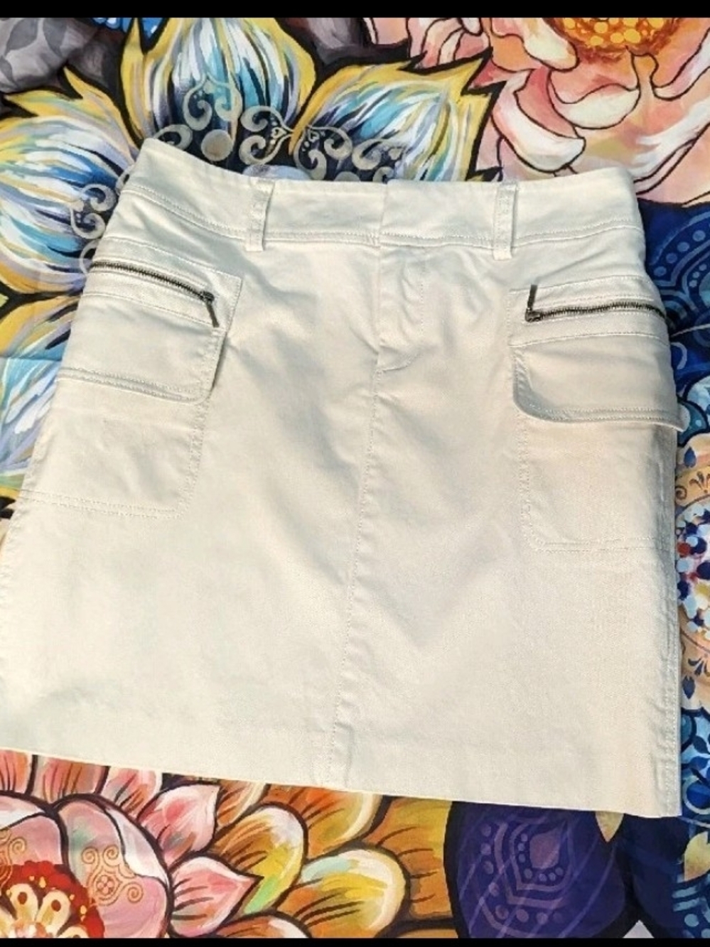 Banana Republic White Cotton Blend Mini Skirt with Zip Pockets, Sz 4